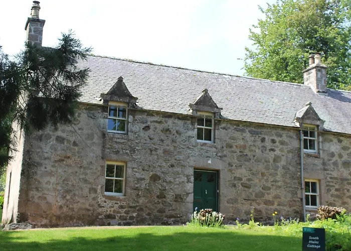 South Mains Cottage - Craigievar Castle